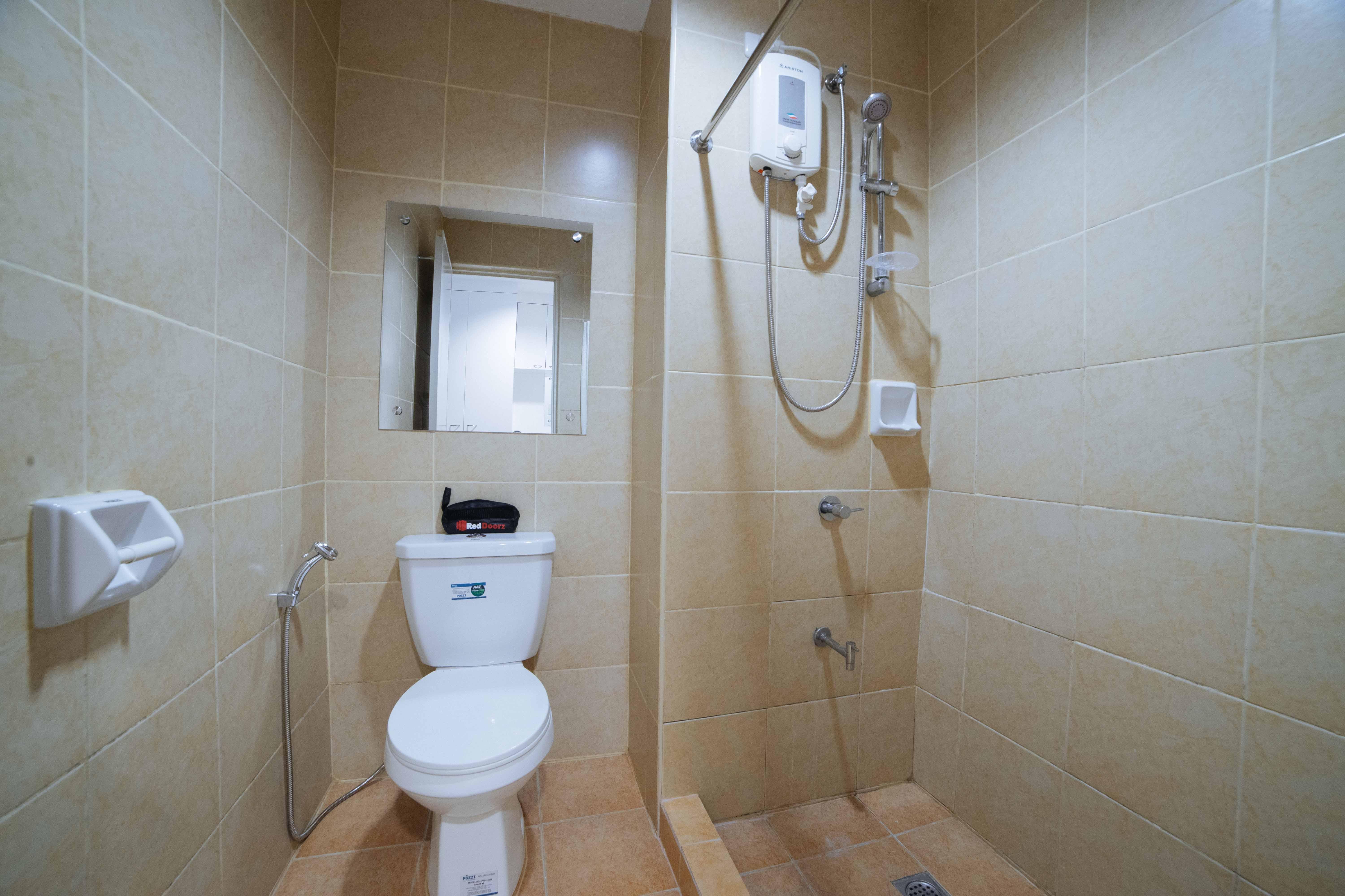 RedDoorz Plus @ Roxas Street Davao Stadt Exterior foto