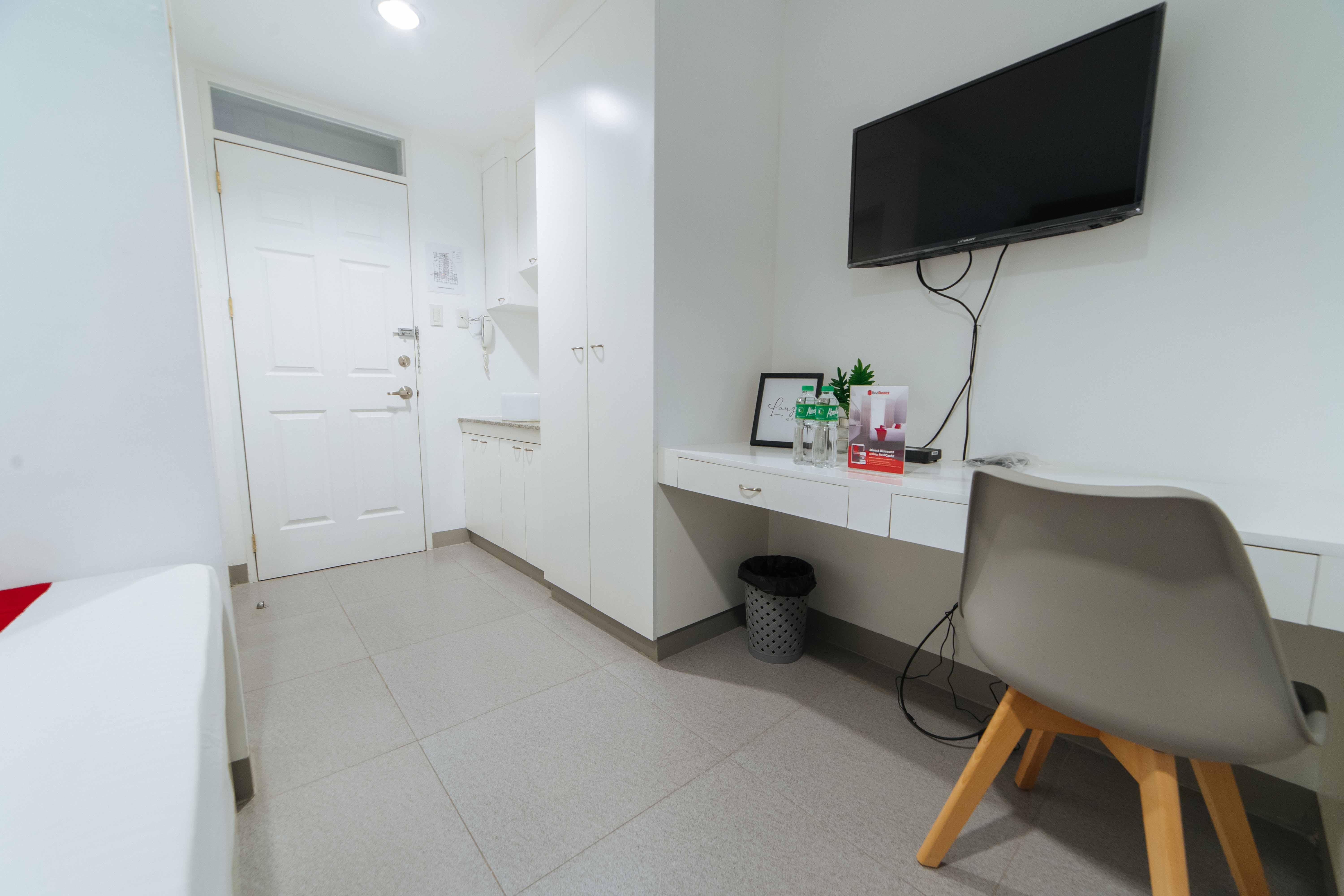 RedDoorz Plus @ Roxas Street Davao Stadt Exterior foto