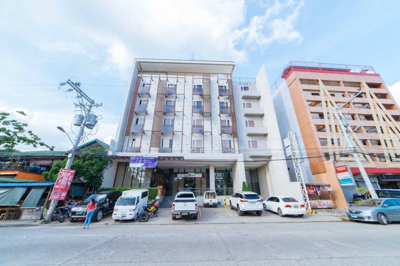 RedDoorz Plus @ Roxas Street Davao Stadt Exterior foto