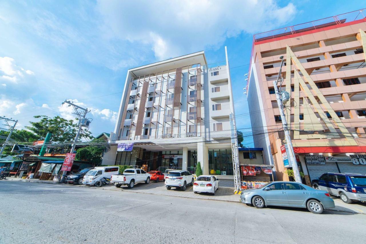 RedDoorz Plus @ Roxas Street Davao Stadt Exterior foto