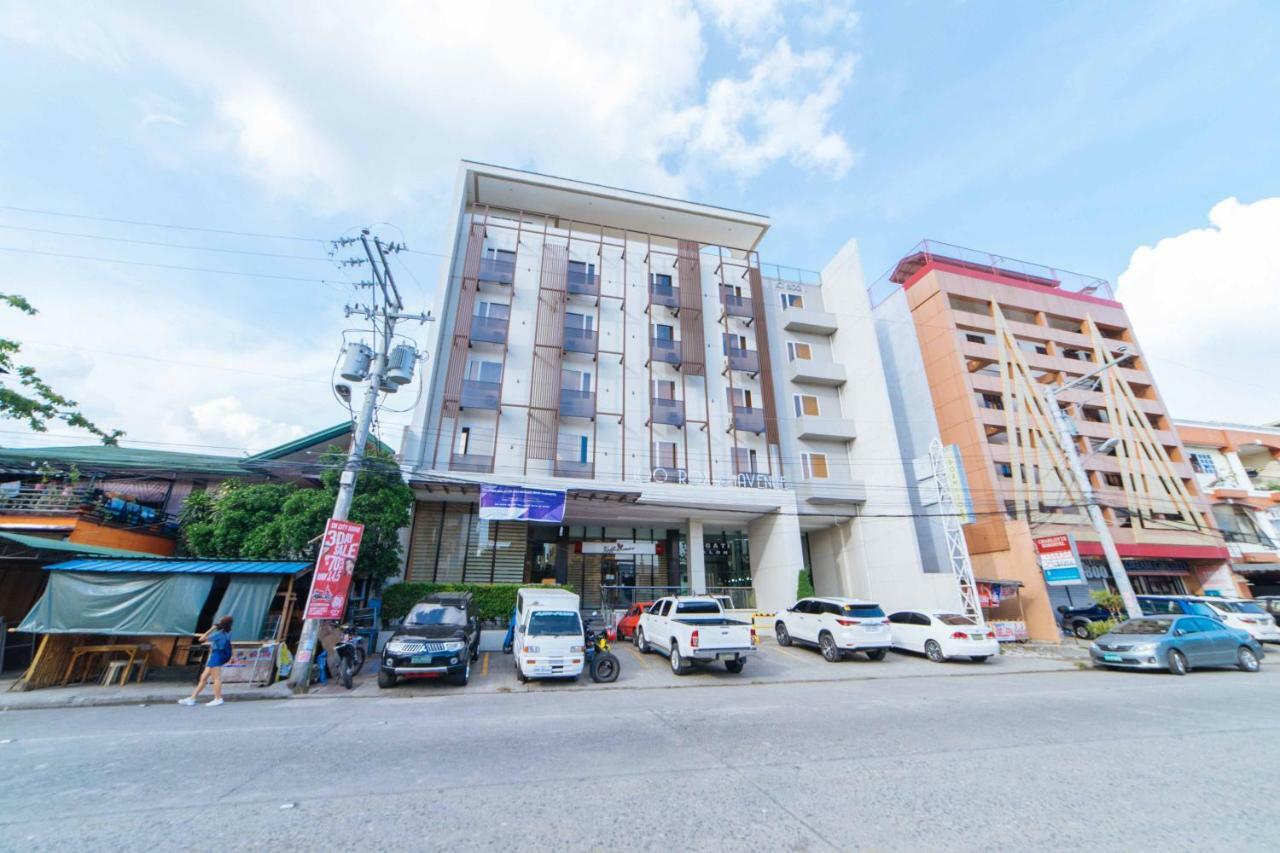 RedDoorz Plus @ Roxas Street Davao Stadt Exterior foto