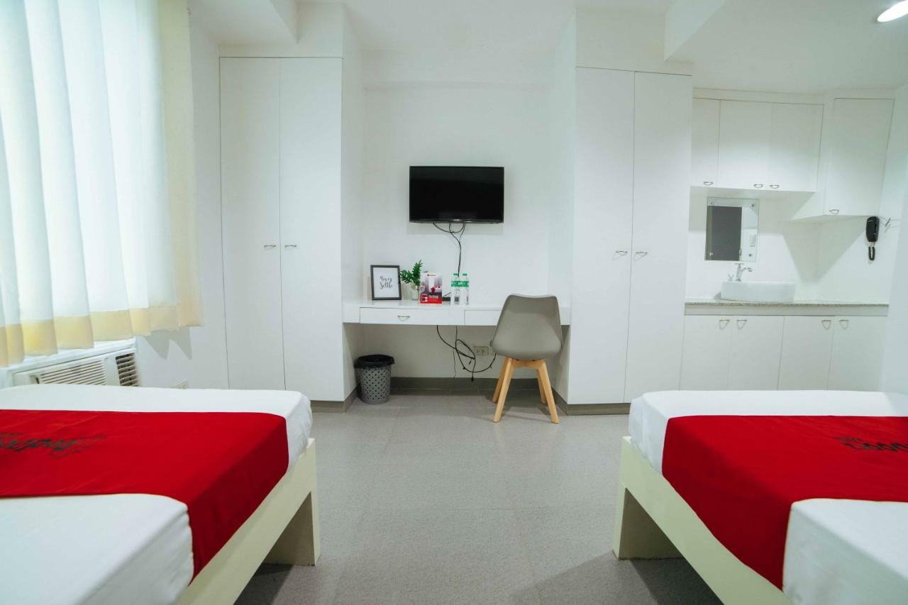 RedDoorz Plus @ Roxas Street Davao Stadt Exterior foto